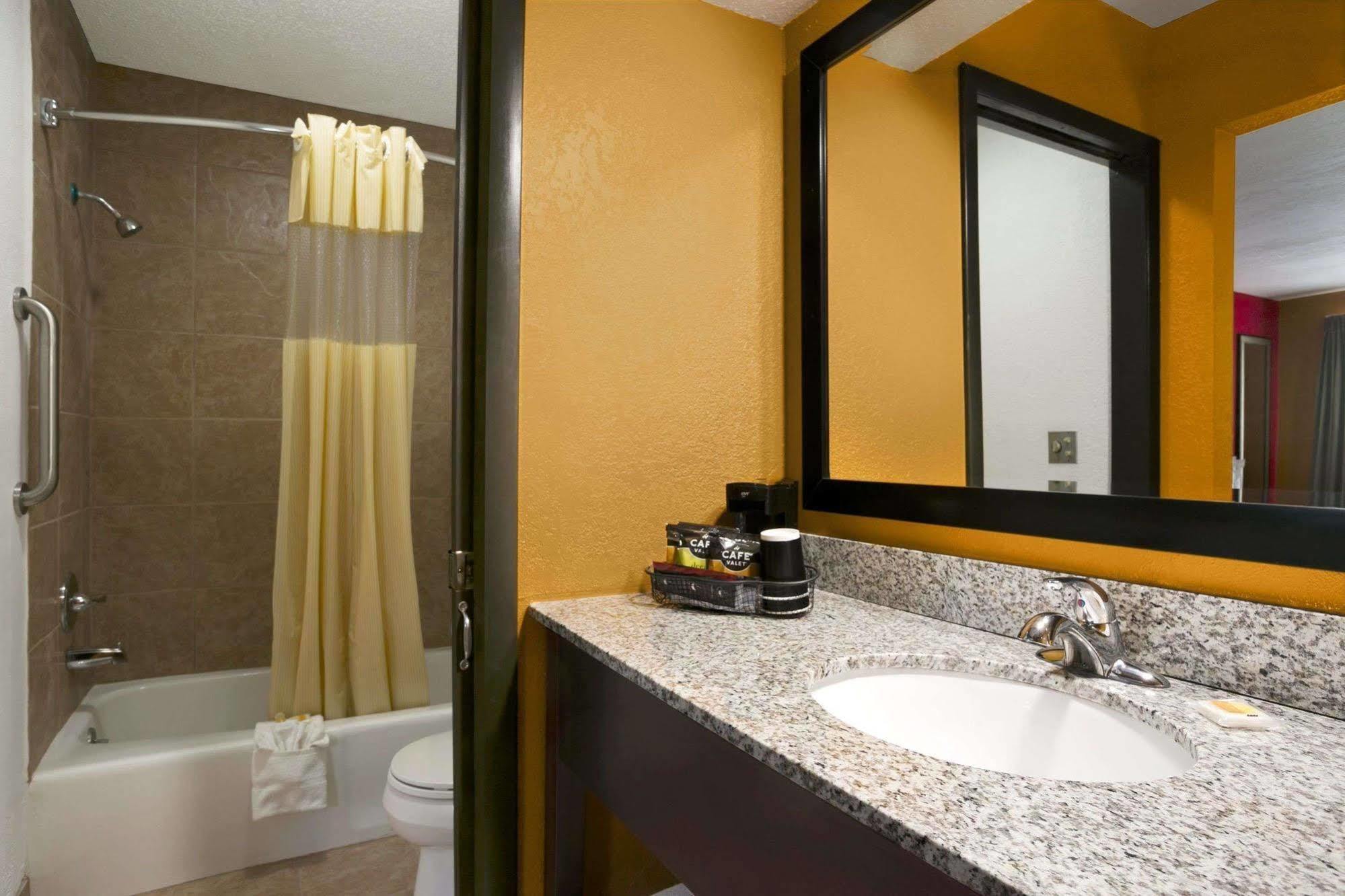 Days Inn By Wyndham Liberty/Ne Kansas City المظهر الخارجي الصورة
